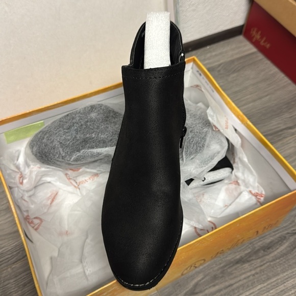 Bella Vita Bella Vita Bobbi Comfort Ankle Boots - Picture 4 of 5